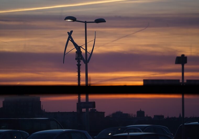 Natthimmel med kraftledningsgata